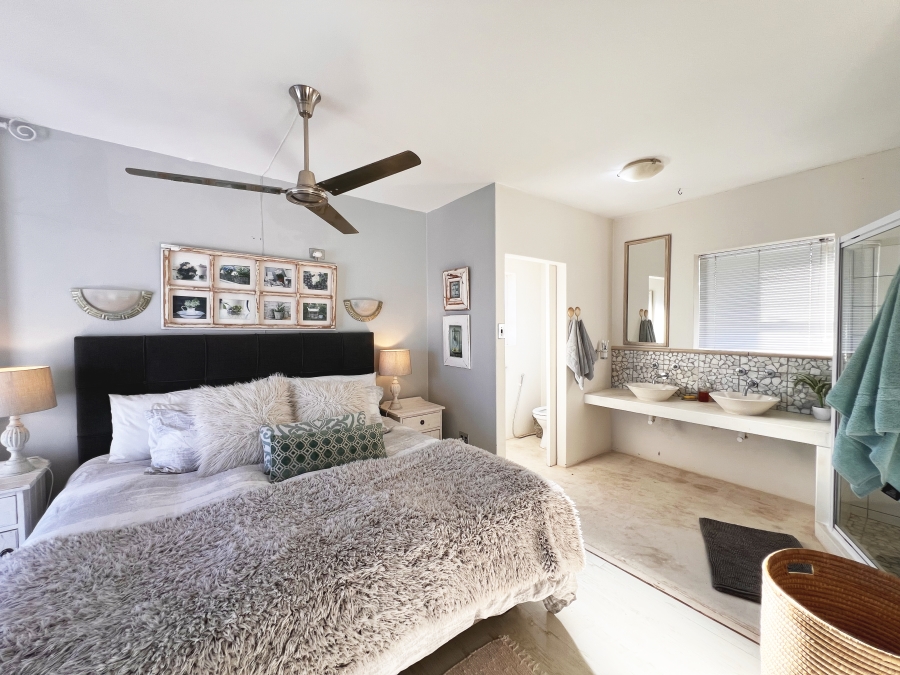 4 Bedroom Property for Sale in Calypso Beach Western Cape
